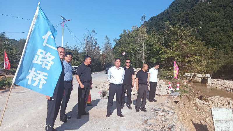 市人大常委会主任何庆伟开展巡河检查